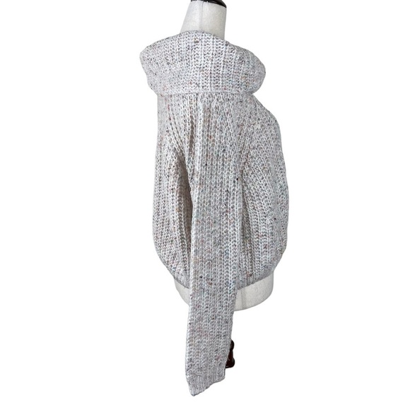 Moon & Madison Cropped Sweater - Picture 3 of 7